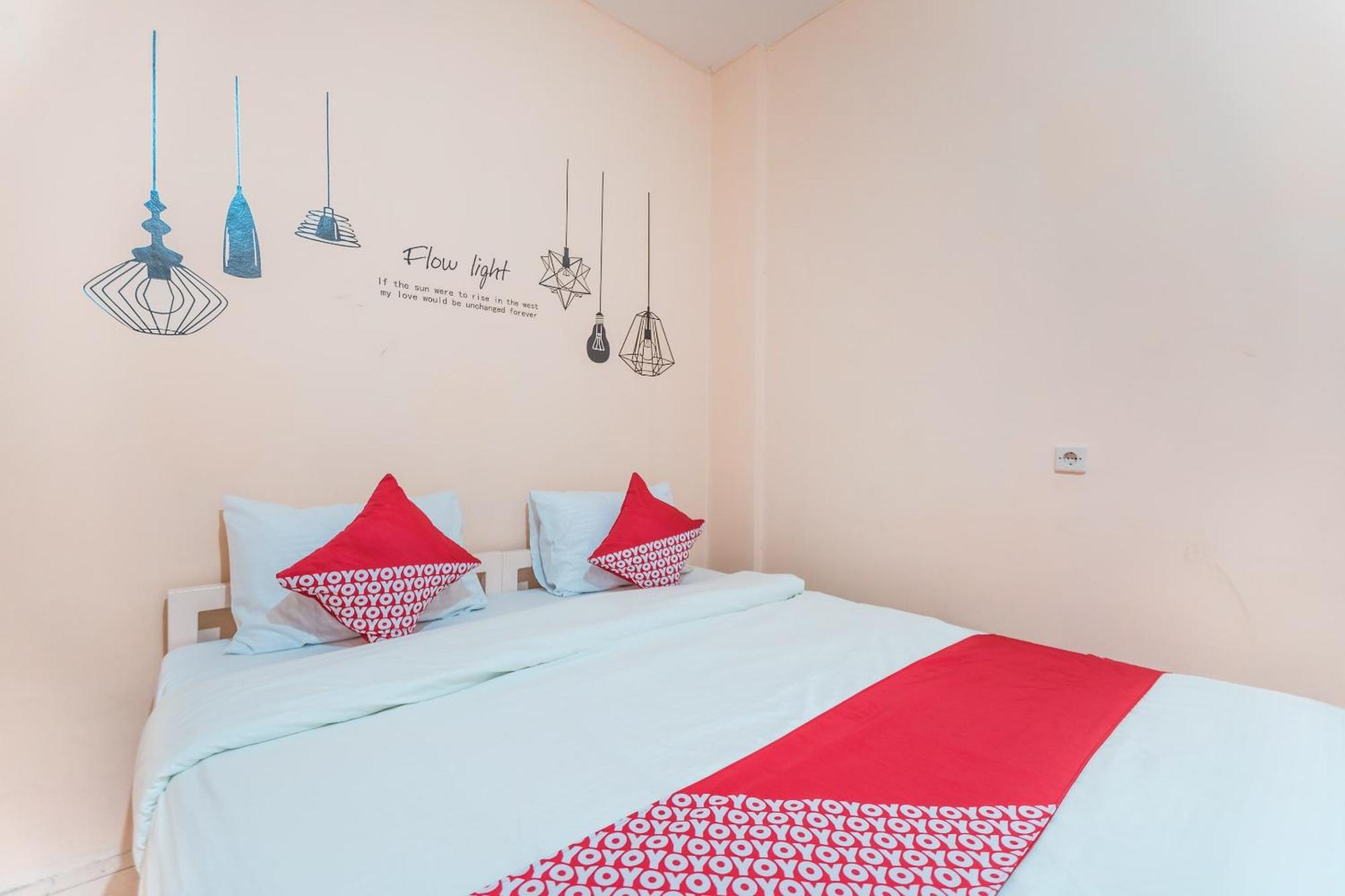 OYO 2034 Eden Guest House Depok Extérieur photo
