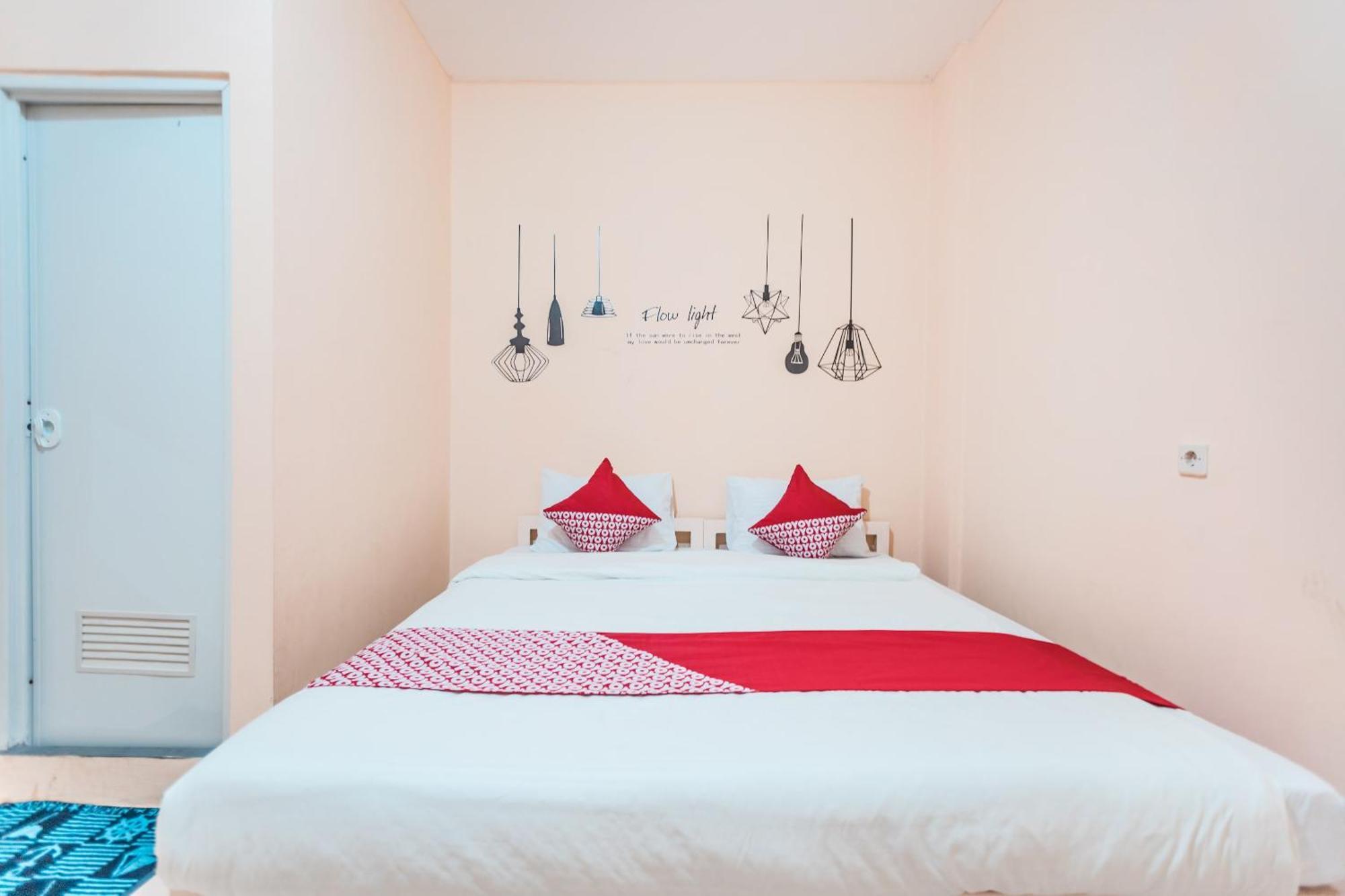 OYO 2034 Eden Guest House Depok Extérieur photo