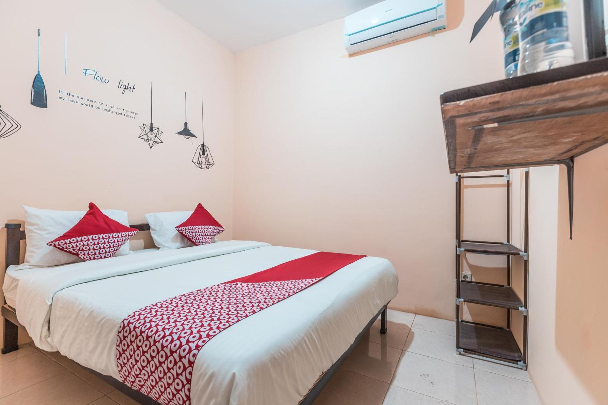 OYO 2034 Eden Guest House Depok Extérieur photo